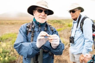 Roger Harris, Oceanic Society naturalist, presenting during hike © Chris Biertuempfel