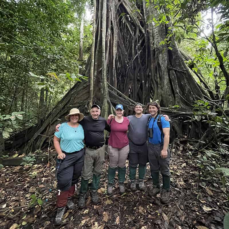 custom-family-travel-borneo