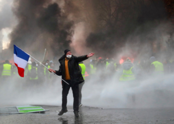 France police arrest 150 protesters