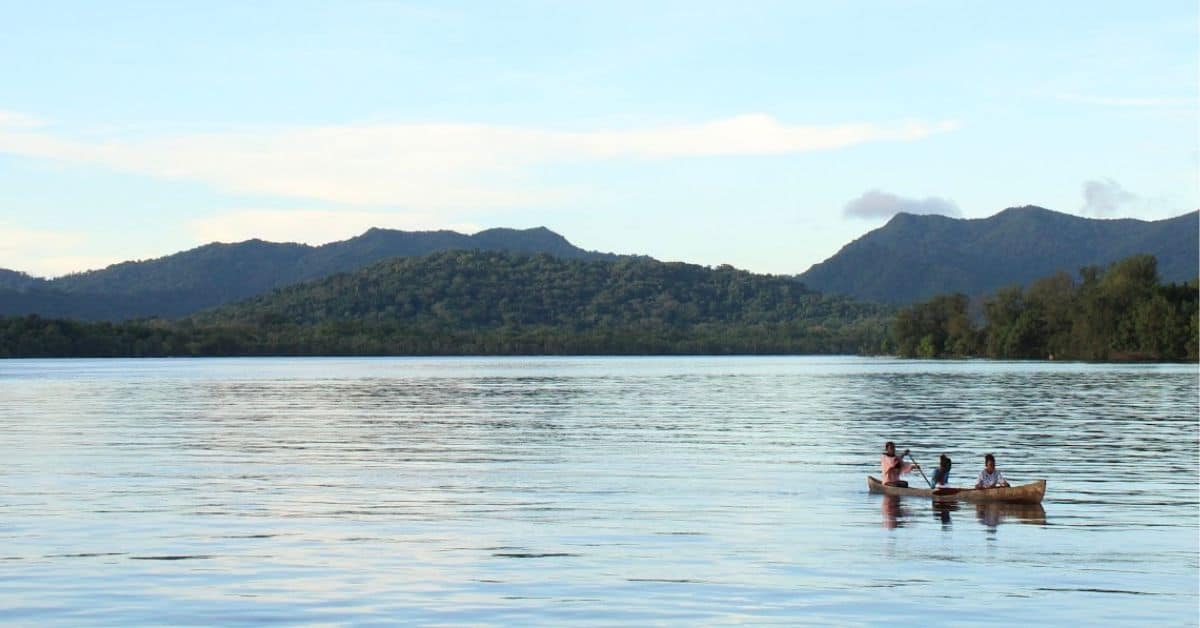 islanders kayaing through solomon islands